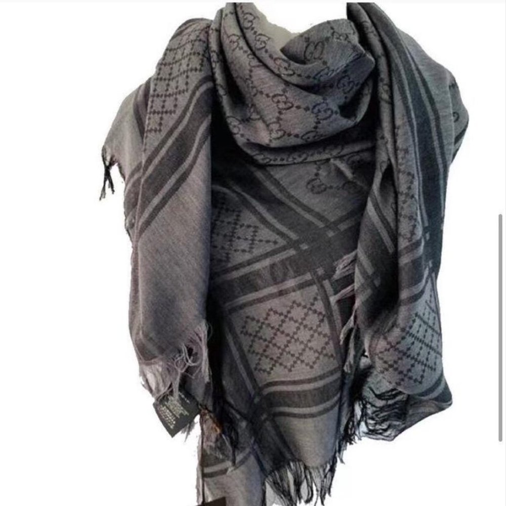 HP ❤️ Gucci Black Scialle Surviee 140x140 Gg Logo Scarf - Picture 4 of 9